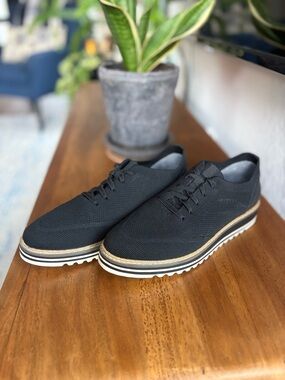 Adam Tucker Black stretch Knit Derby Shoes with Layered Contrast Sole. Sz 7.5